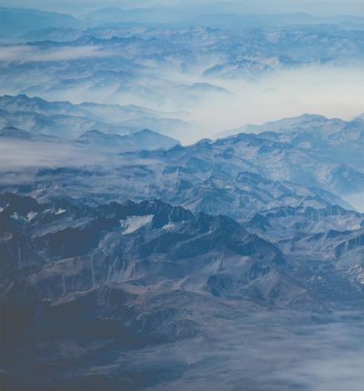 Layout: Header Image (Vertical)